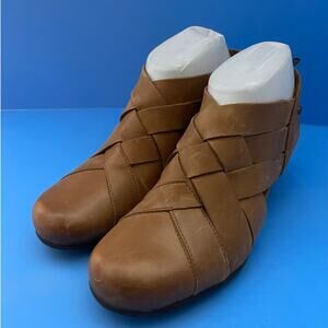 Cobb Hill Strappy Leather Ankle Bootie’s size 6.5 Women Shoes Woven